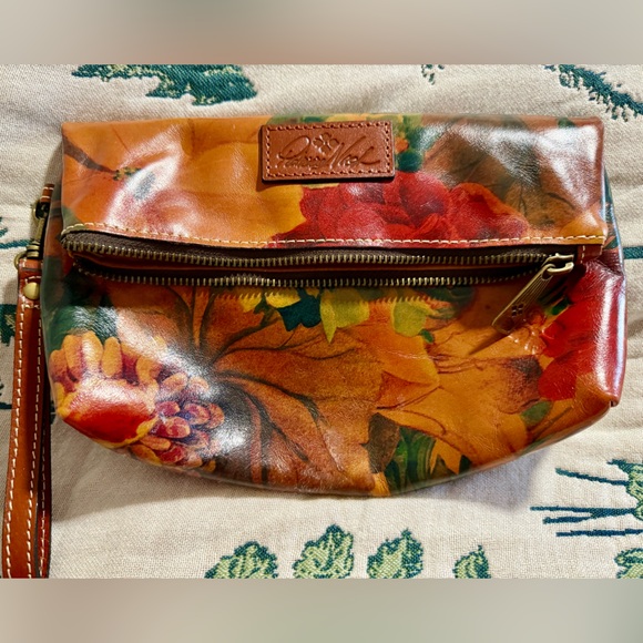 Patricia Nash Handbags - Patricia Nash Multicolor Floral Wristlet clutch